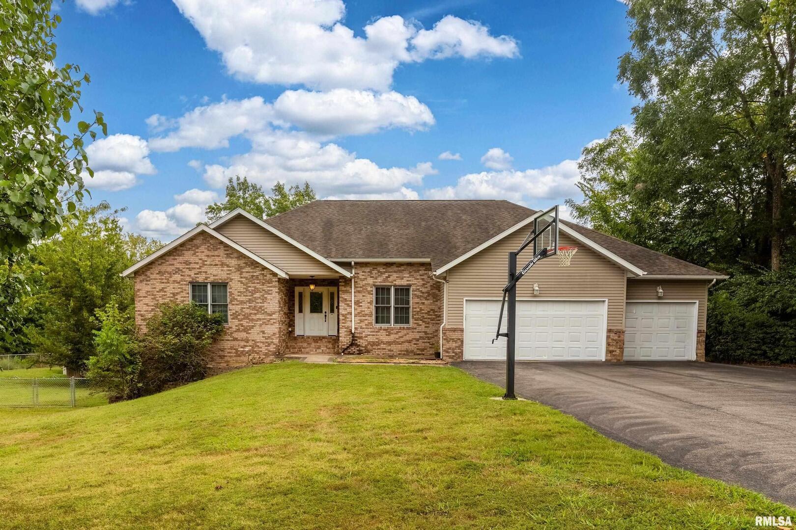 186 Bonnie Brae Road Carbondale, IL 62901 - Photo 1 of 47 a house view with swimming pool and garden space