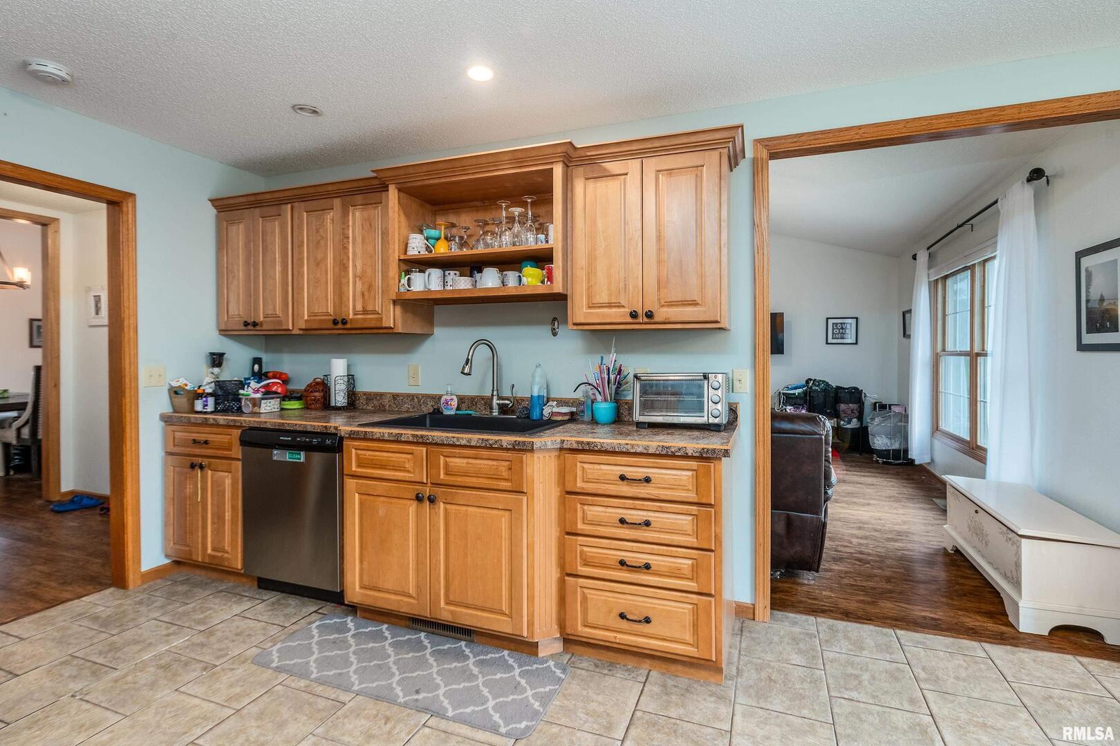 186 Bonnie Brae Road Carbondale, IL 62901 - Photo 11 of 47 a kitchen with stainless steel appliances kitchen island granite countertop a refrigerator and a sink