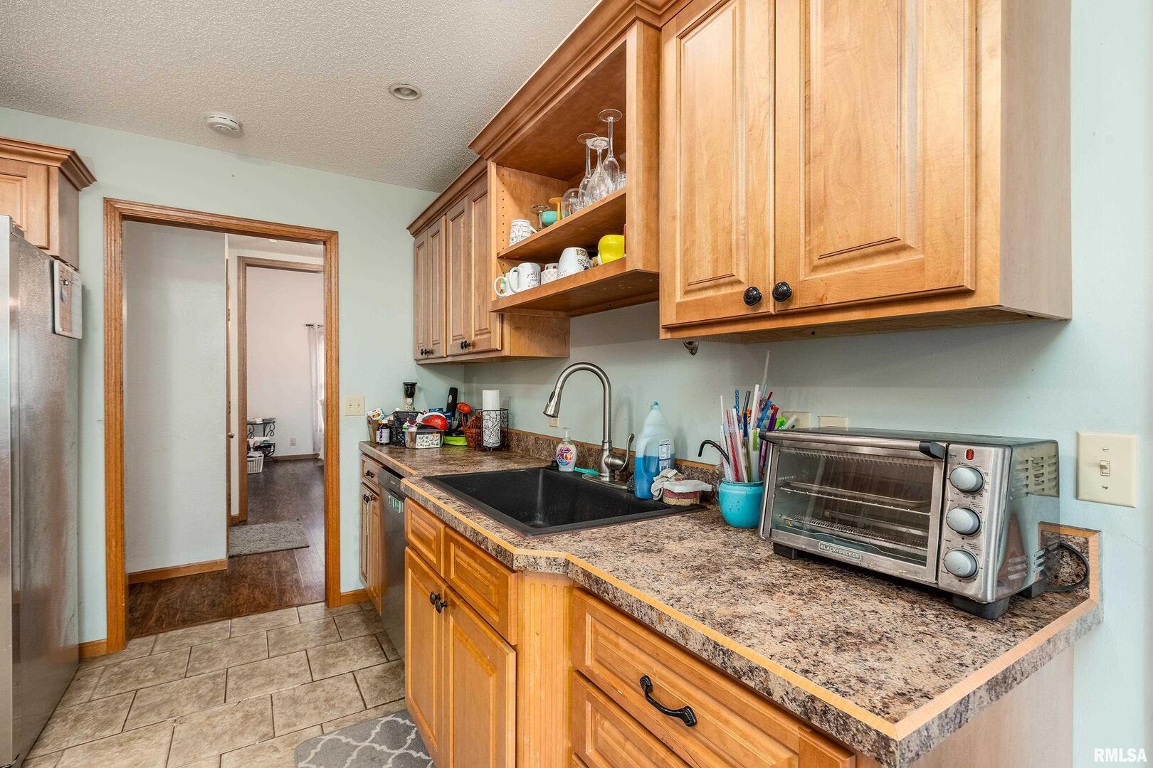 186 Bonnie Brae Road Carbondale, IL 62901 - Photo 12 of 47 a kitchen with stainless steel appliances granite countertop a sink and a stove