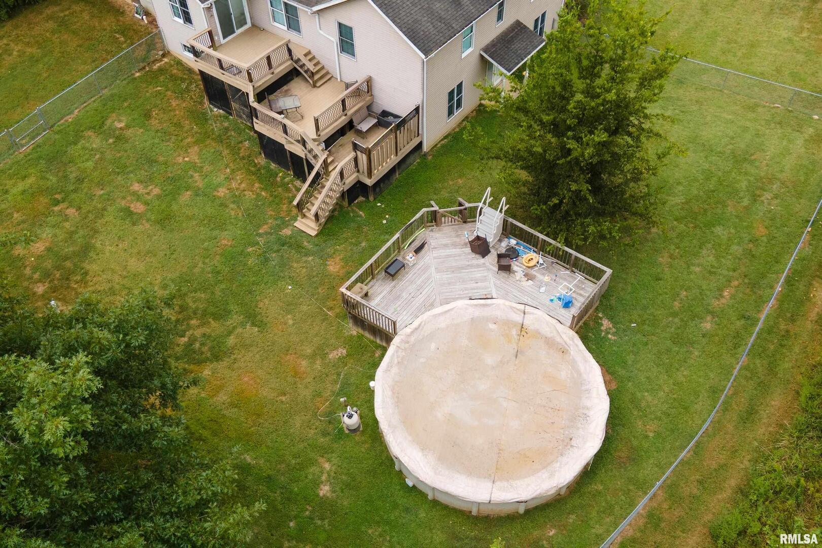 186 Bonnie Brae Road Carbondale, IL 62901 - Photo 40 of 47 an aerial view of a house with swimming pool and large trees