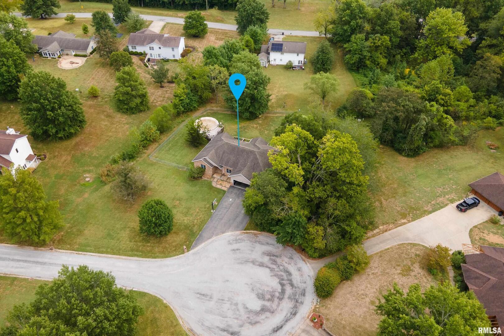 186 Bonnie Brae Road Carbondale, IL 62901 - Photo 41 of 47 an aerial view of a house with a yard