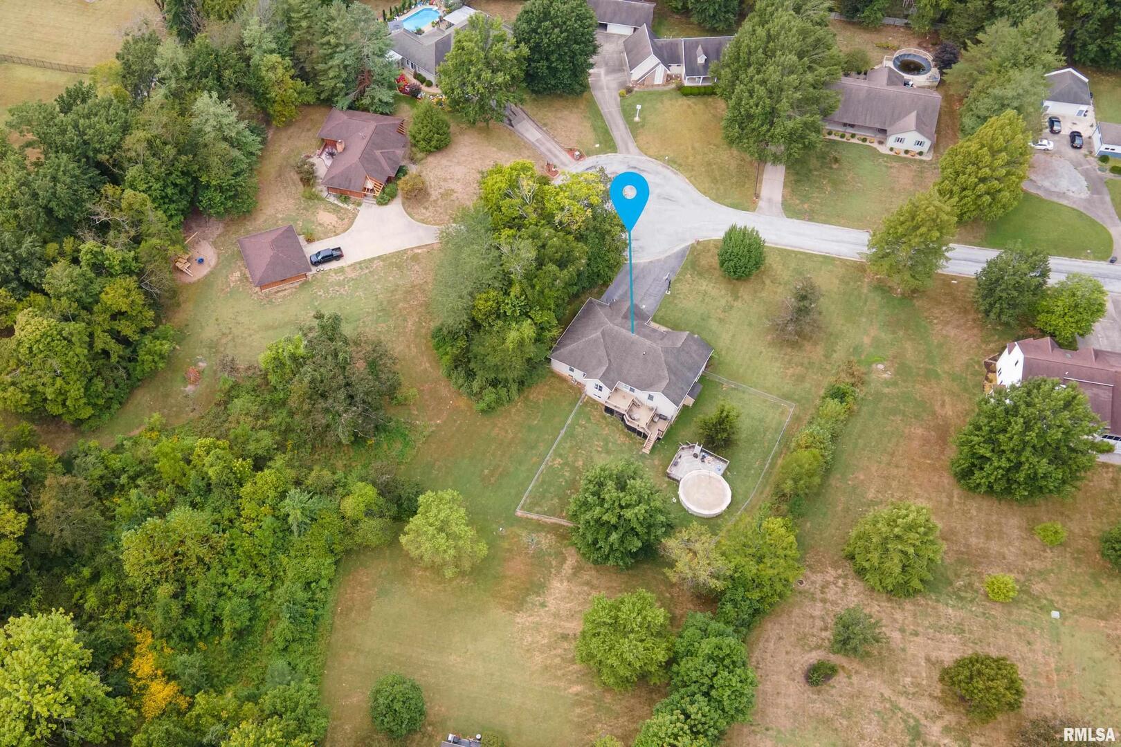 186 Bonnie Brae Road Carbondale, IL 62901 - Photo 44 of 47 an aerial view of residential house with outdoor space and trees all around