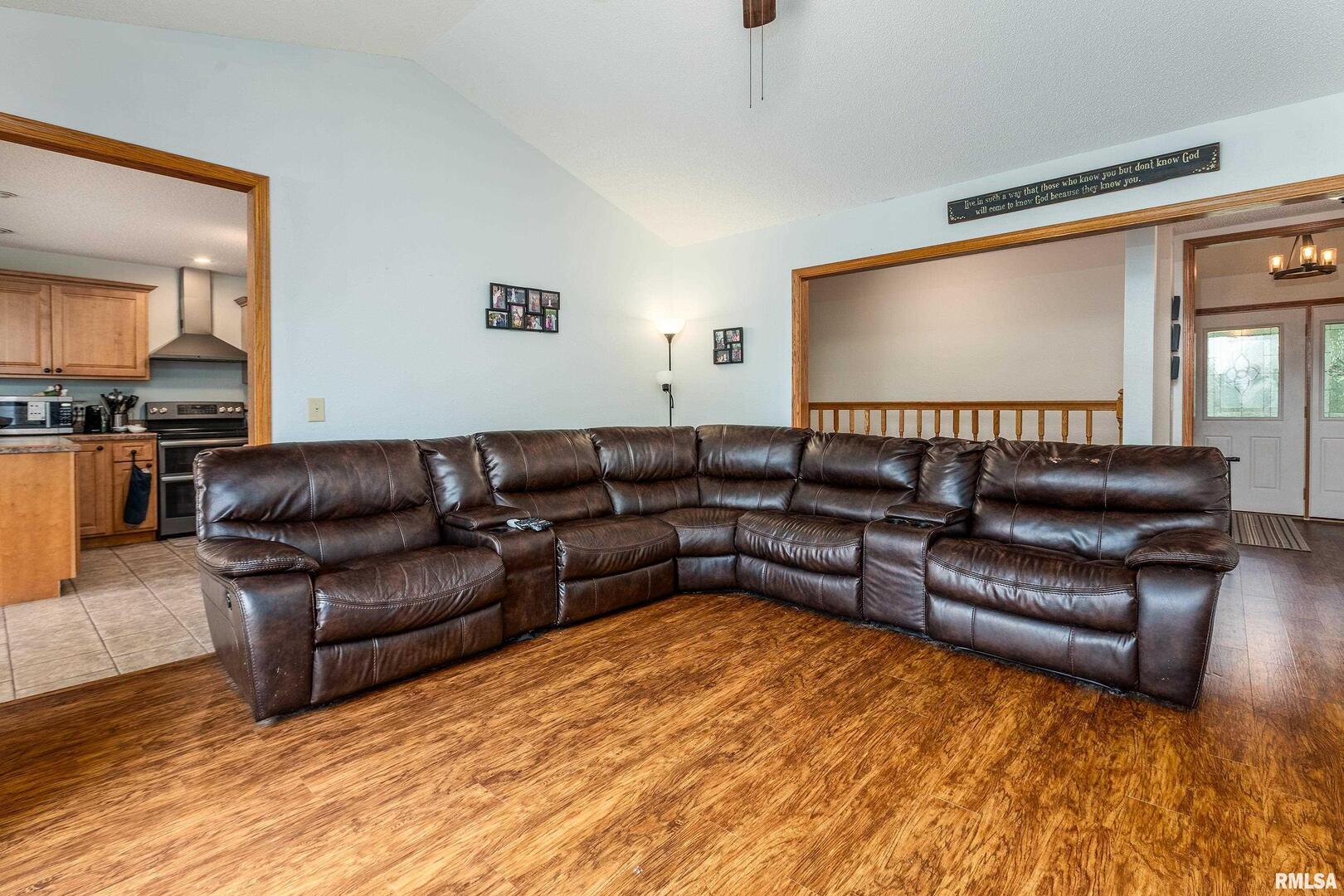 186 Bonnie Brae Road Carbondale, IL 62901 - Photo 7 of 47 a living room with a couch and a flat screen tv