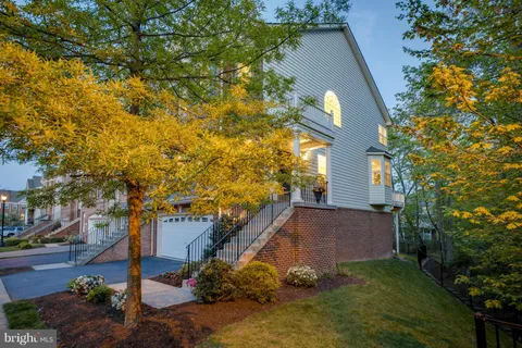 $899,900 | 43395 Briar Creek Terrace, Ashburn, VA 20147