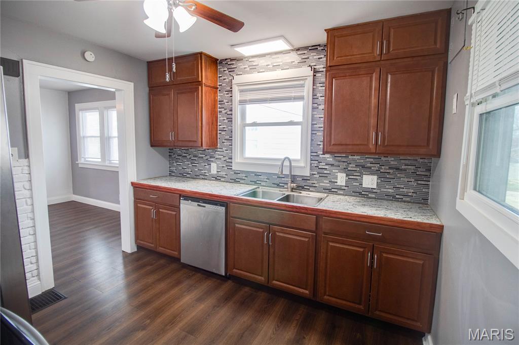 1913 State Street Alton, IL 62002 - Photo 12 of 34