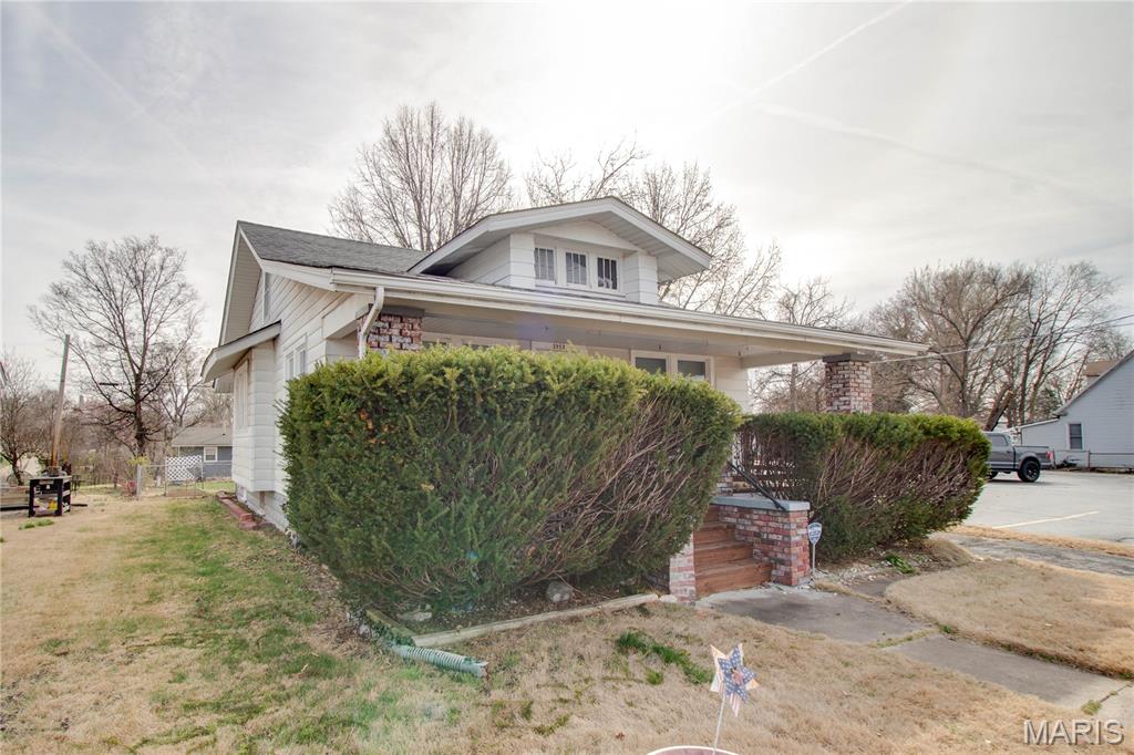 1913 State Street Alton, IL 62002 - Photo 2 of 34