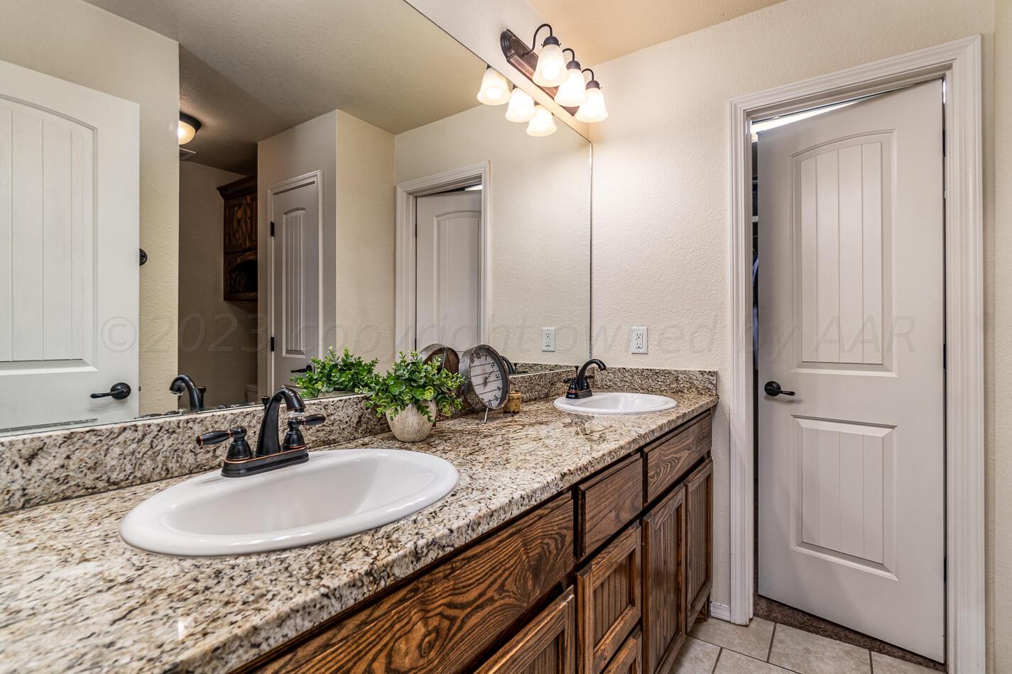 4527 Katharina Court Amarillo, TX 79110 - Photo 12 of 20 Primary Bathroom