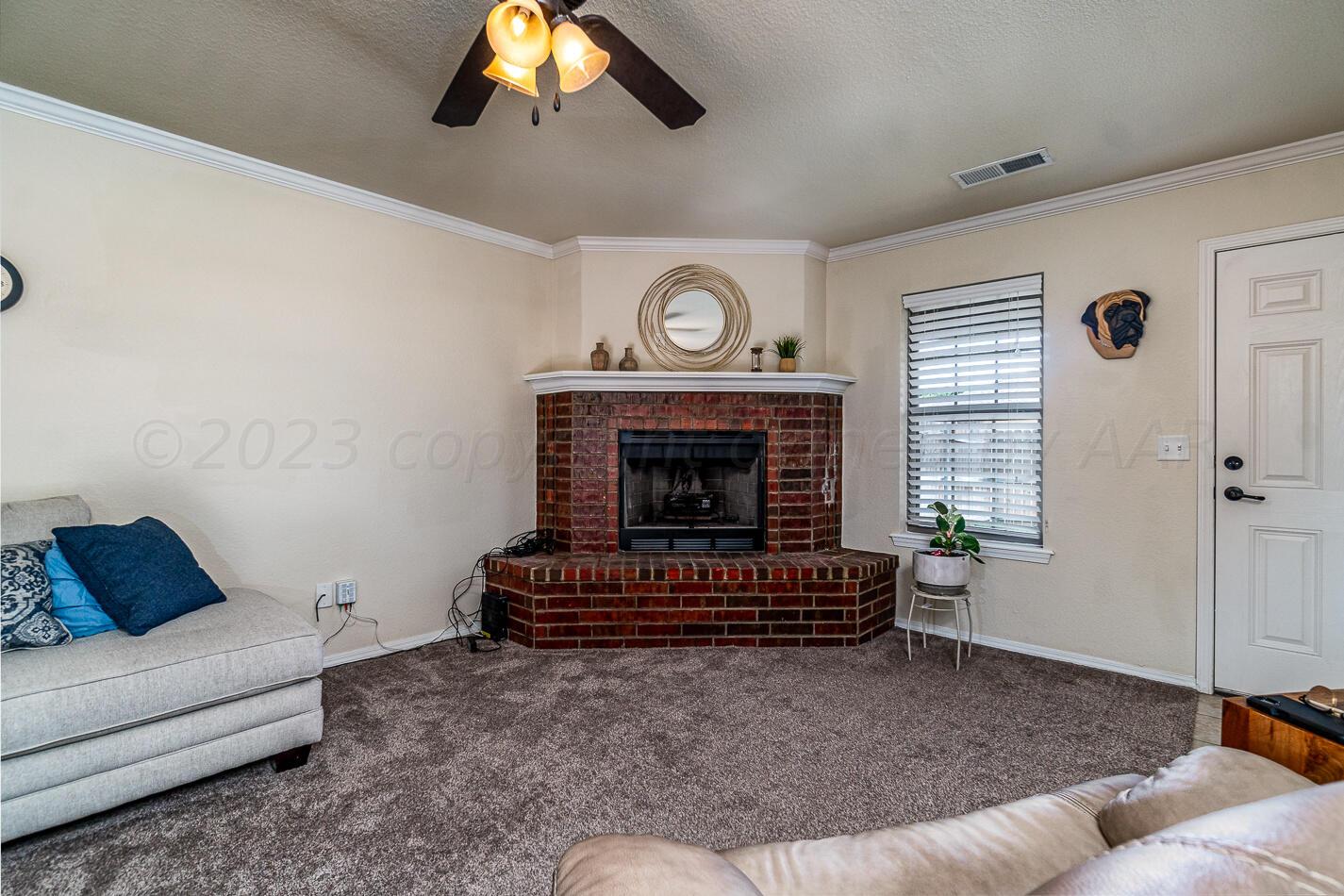 4527 Katharina Court Amarillo, TX 79110 - Photo 4 of 20 Living room