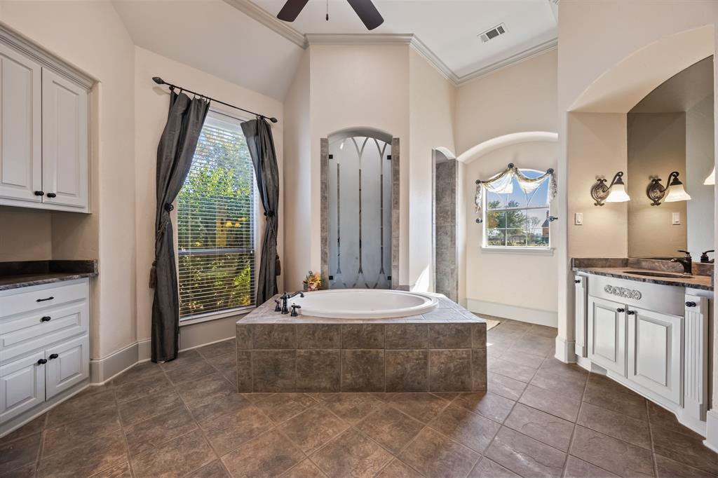 530 Ridge Point Drive Heath, TX 75126 - Photo 17 of 39 Primary bathroom