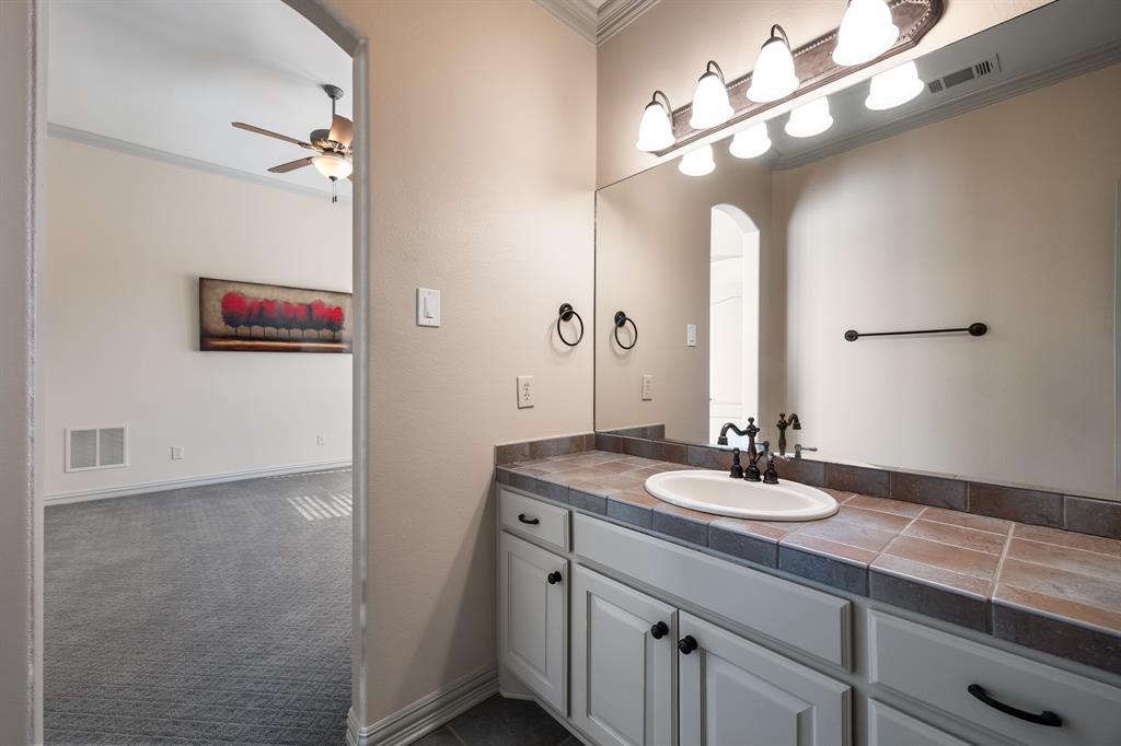 530 Ridge Point Drive Heath, TX 75126 - Photo 24 of 39 Jack and Jill bathroom connecting bedrooms 3 and 4