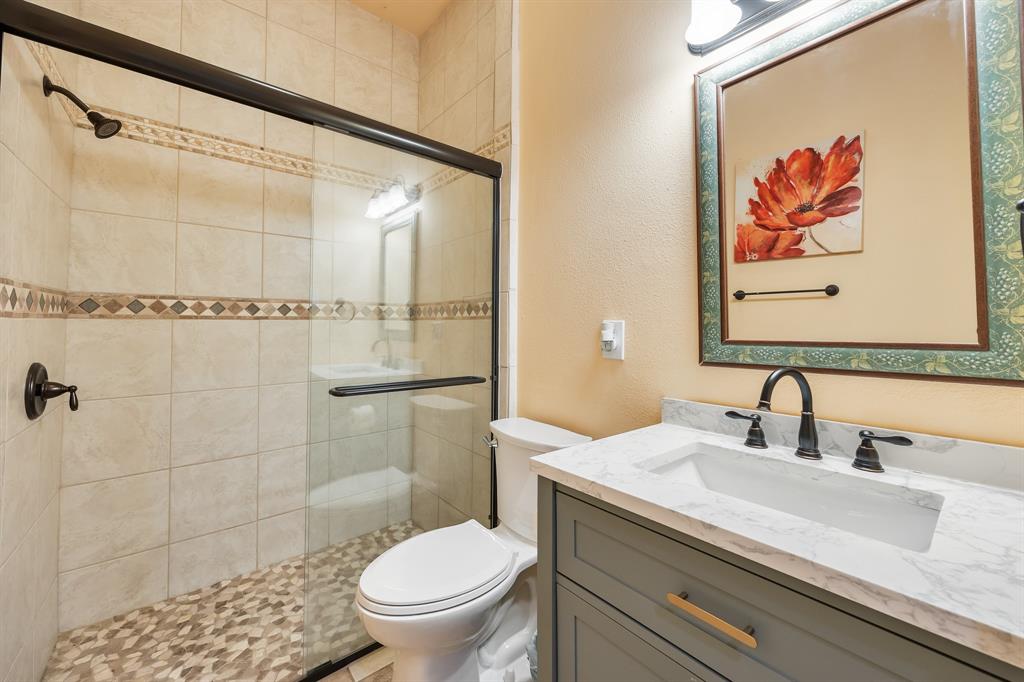 530 Ridge Point Drive Heath, TX 75126 - Photo 37 of 39 Bathroom in casita