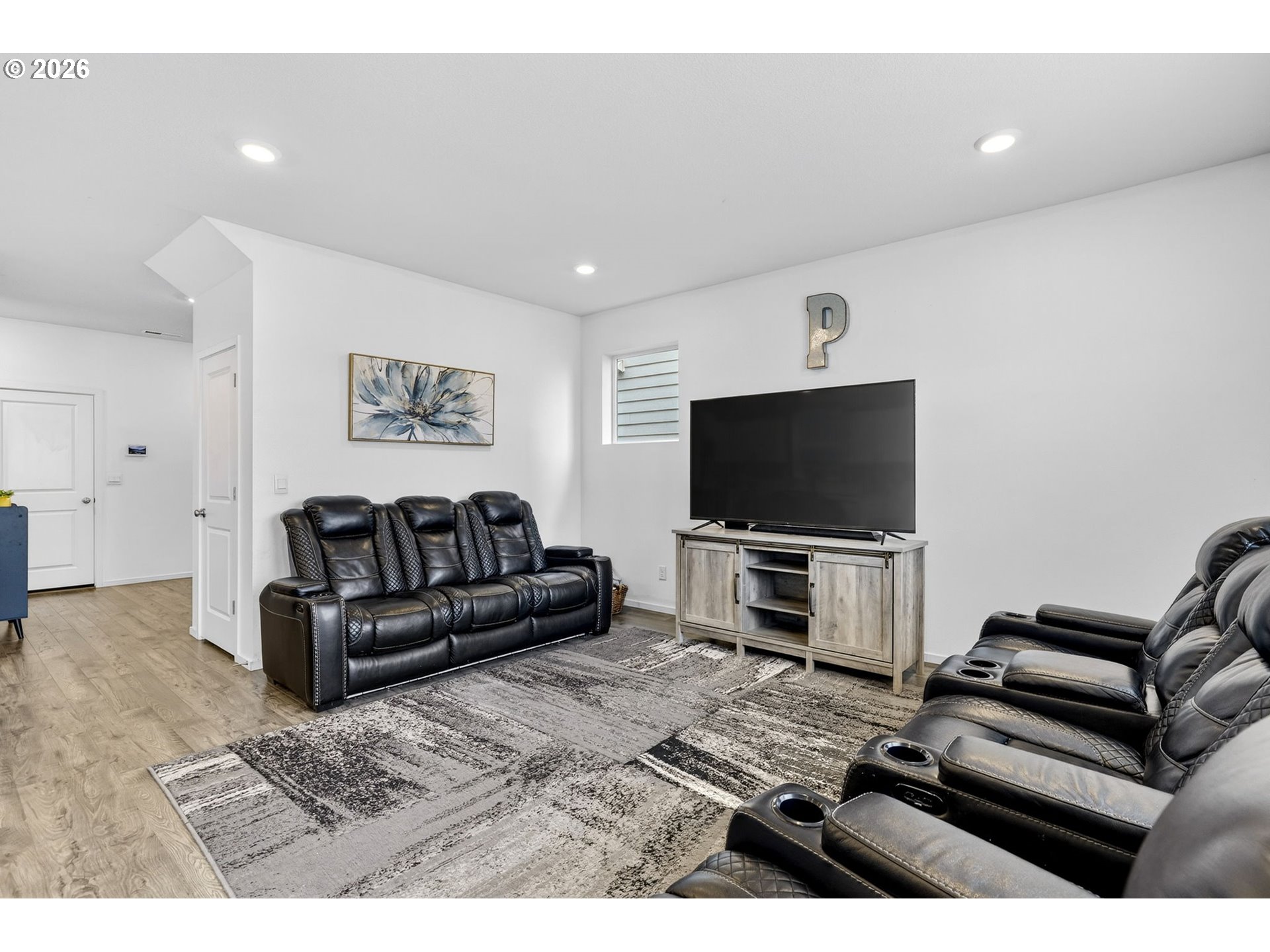 900 Ben Brown Lane Woodburn, OR 97071 - Photo 11 of 43 Living Room