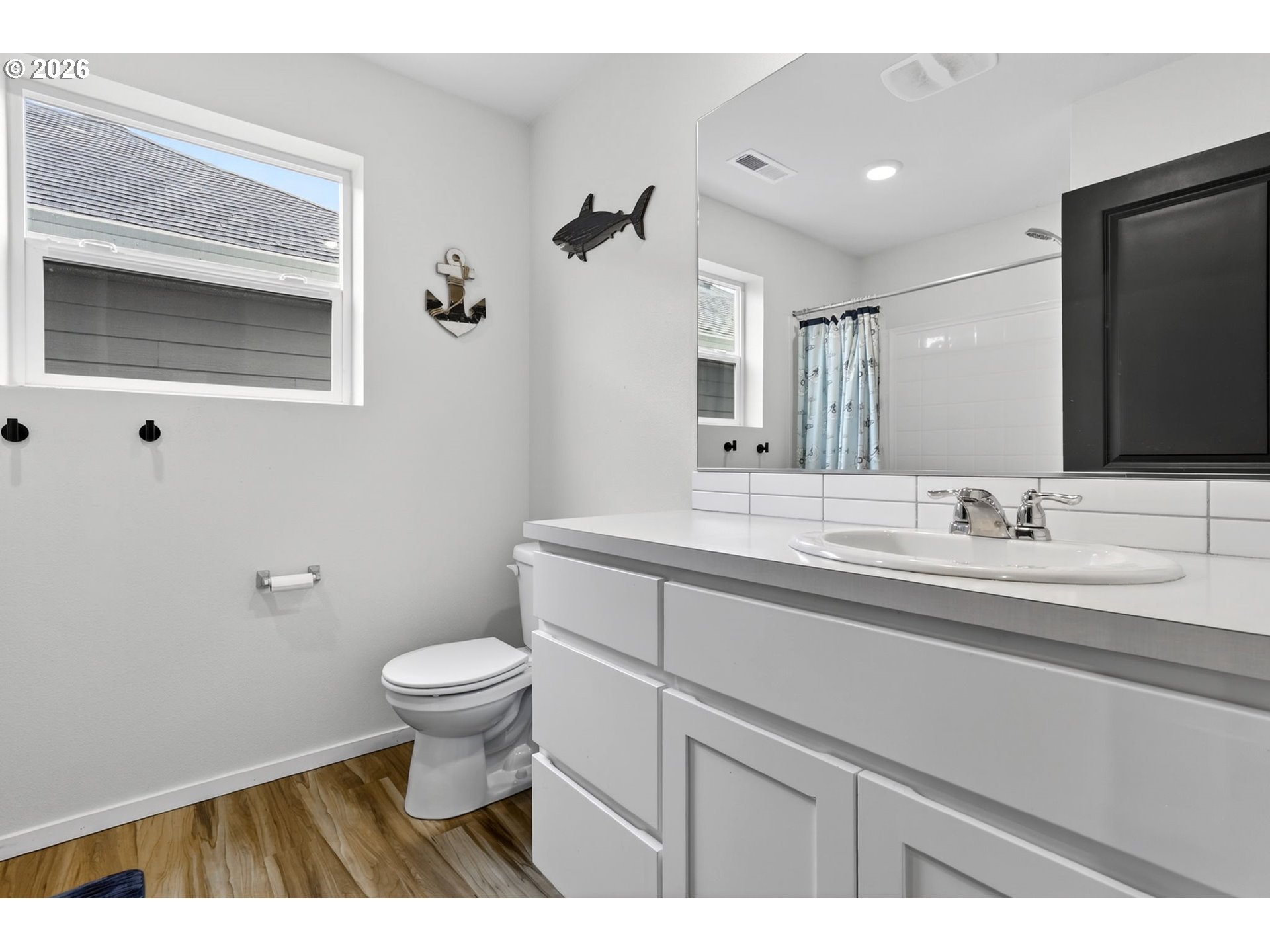 900 Ben Brown Lane Woodburn, OR 97071 - Photo 26 of 43 Bathroom