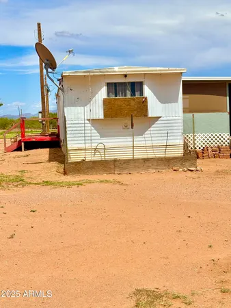a view of a studio with an empty space