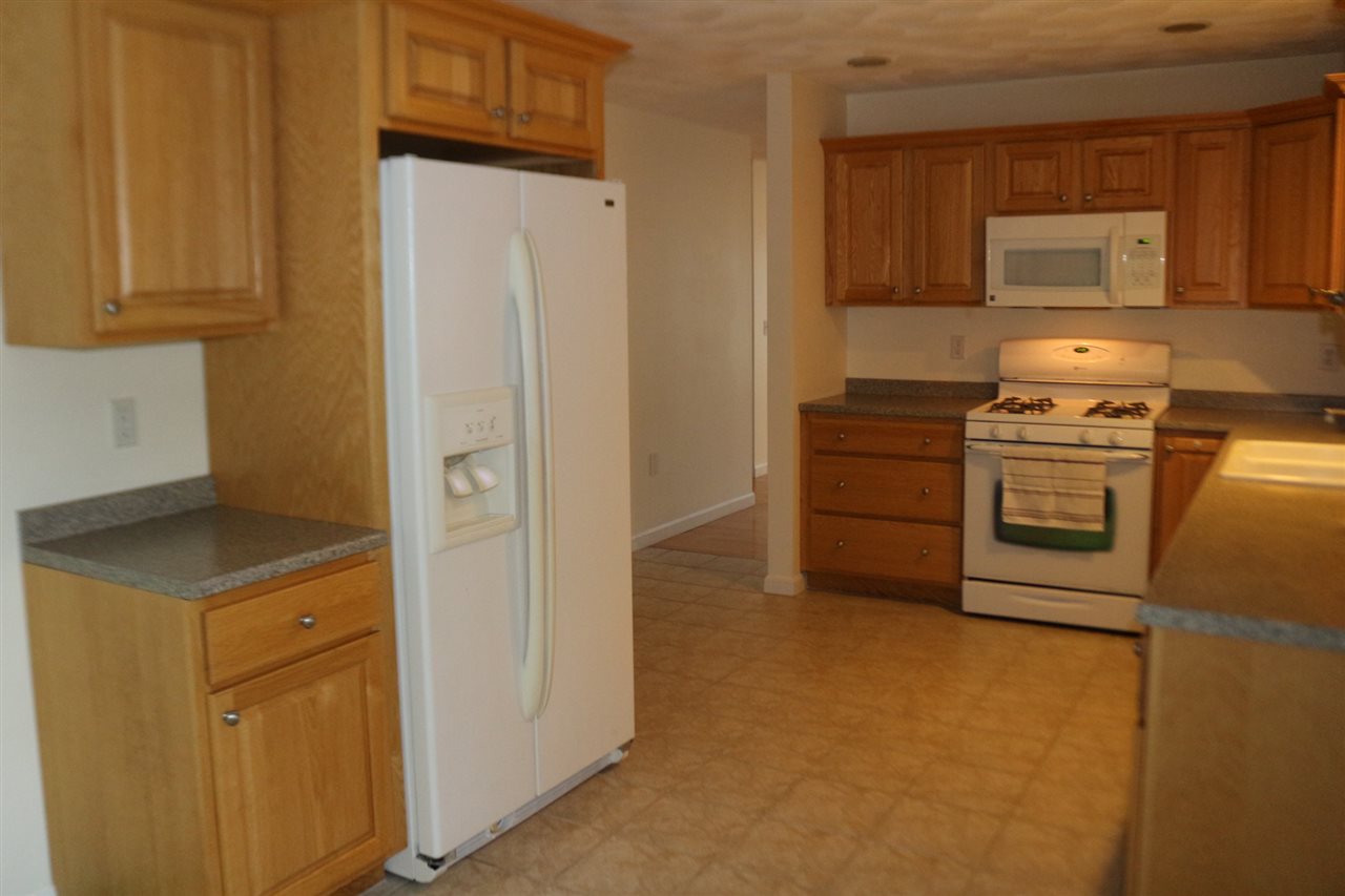 32 Hadleigh Road, Unit 32 Windham, NH 03087 - Photo 2 of 40