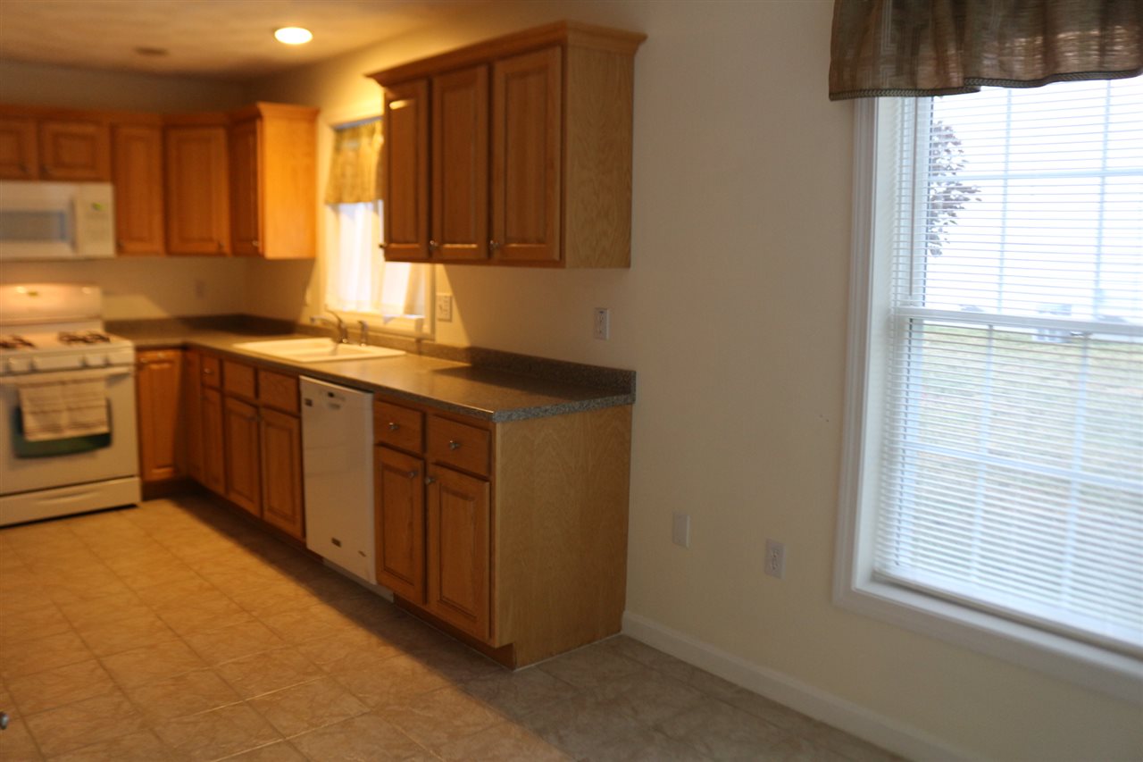 32 Hadleigh Road, Unit 32 Windham, NH 03087 - Photo 3 of 40