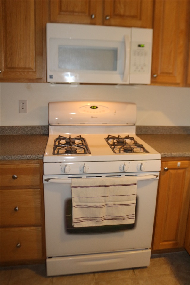 32 Hadleigh Road, Unit 32 Windham, NH 03087 - Photo 5 of 40