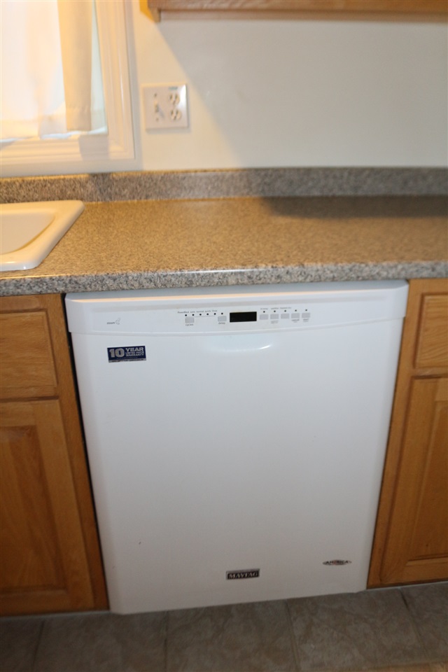 32 Hadleigh Road, Unit 32 Windham, NH 03087 - Photo 6 of 40
