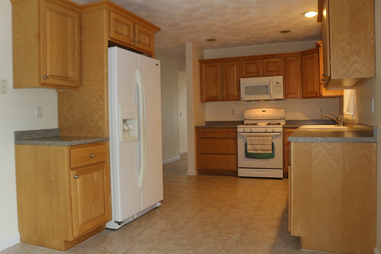 32 Hadleigh Road, Unit 32 Windham, NH 03087 - Photo 7 of 40