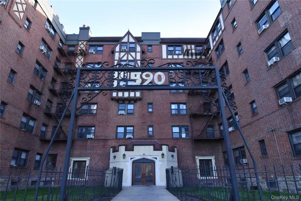 $265,000 | 590 East 3rd Street, Unit MK, Mount Vernon, NY 10553