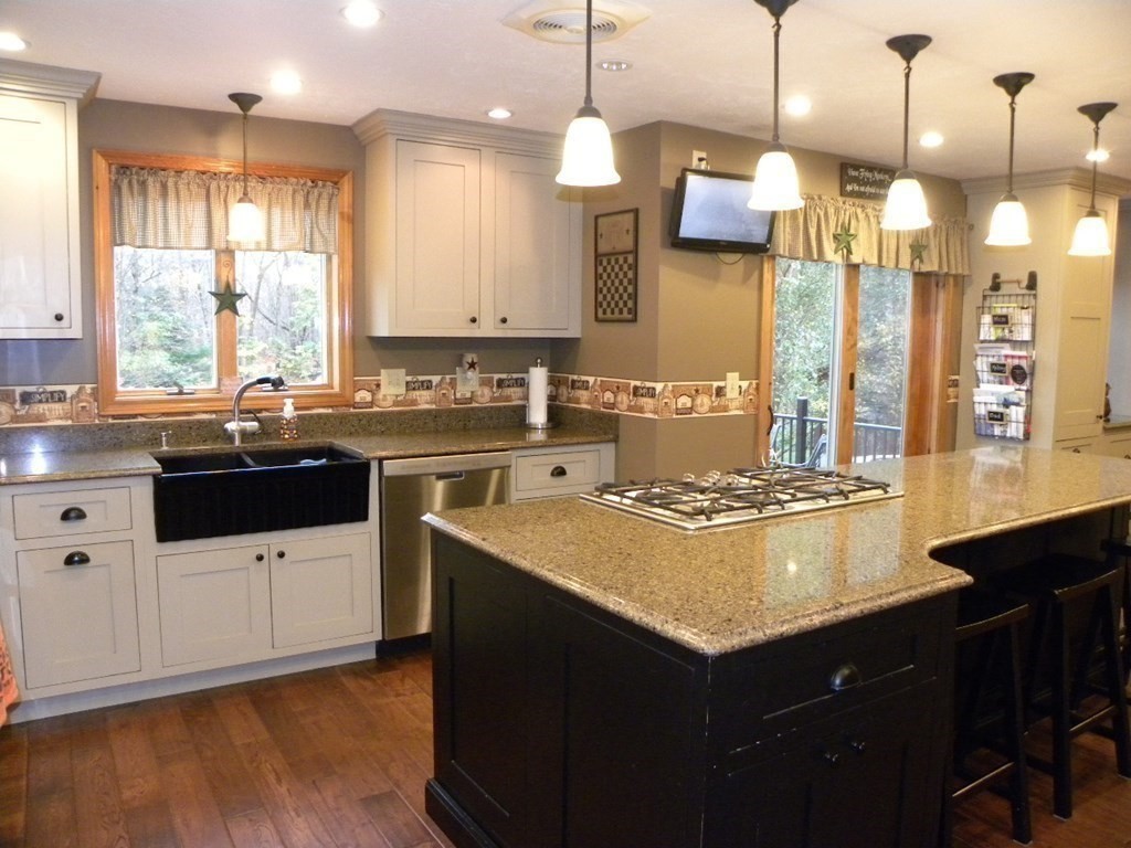 54 Gould Road Charlton, MA 01507 - Photo 5 of 42 Gallery Image 5