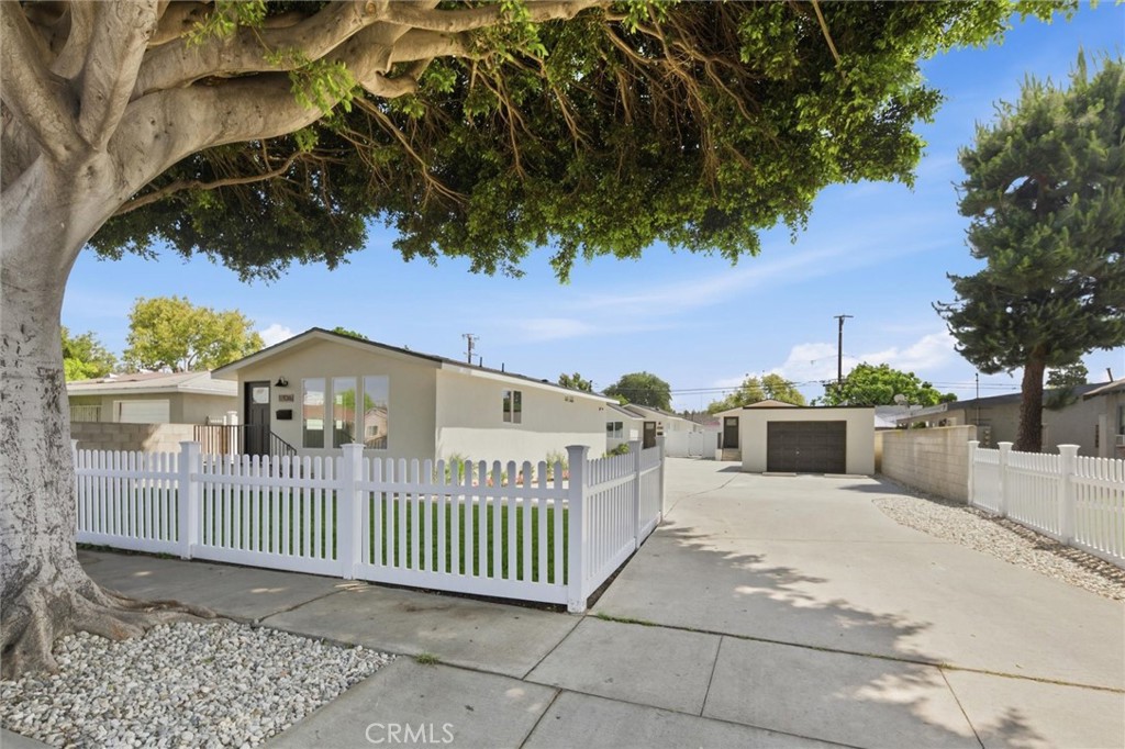 12138 Wright Road Lynwood, CA 90262 - Photo 2 of 54