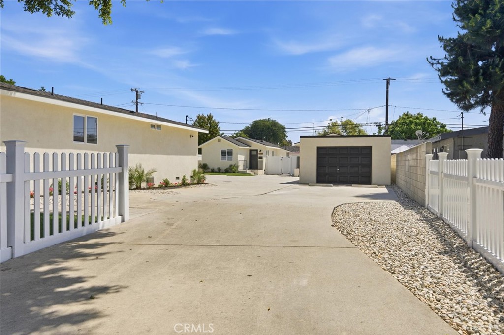 12138 Wright Road Lynwood, CA 90262 - Photo 3 of 54