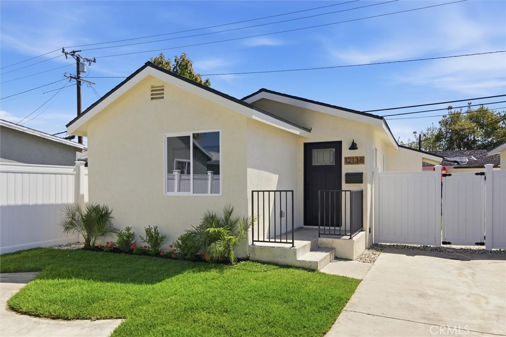 12138 Wright Road Lynwood, CA 90262 - Photo 4 of 54