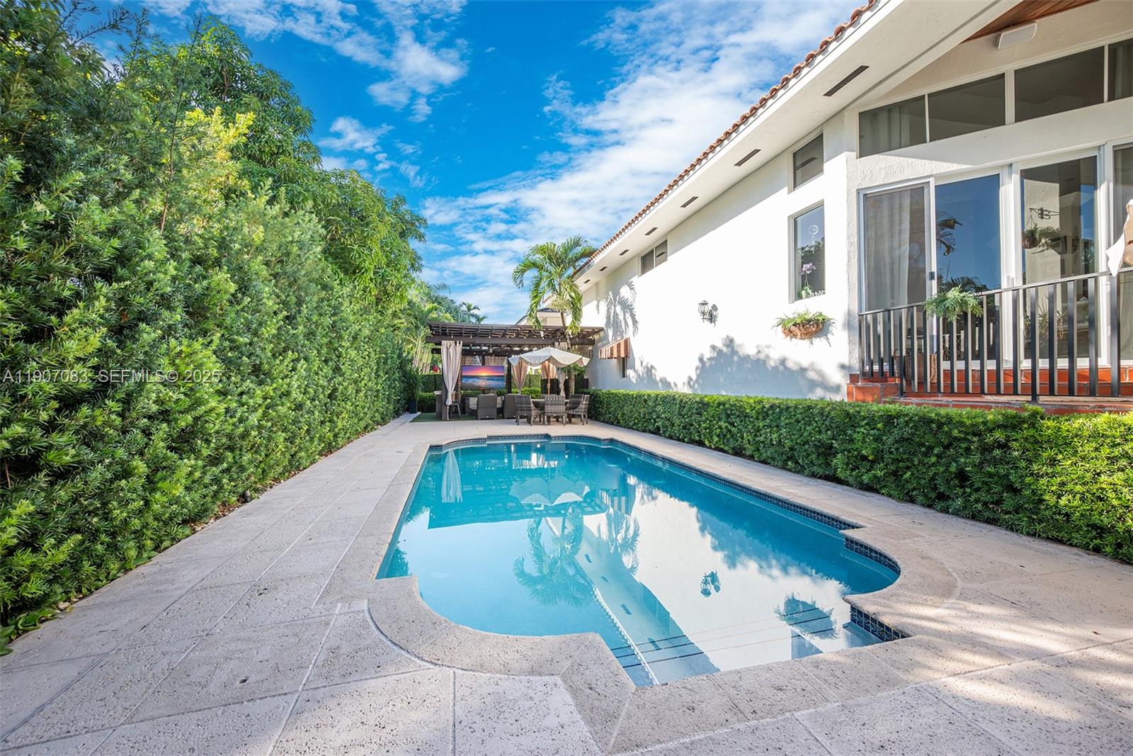 8025 Southwest 91 Avenue Miami, FL 33173 - Photo 10 of 51