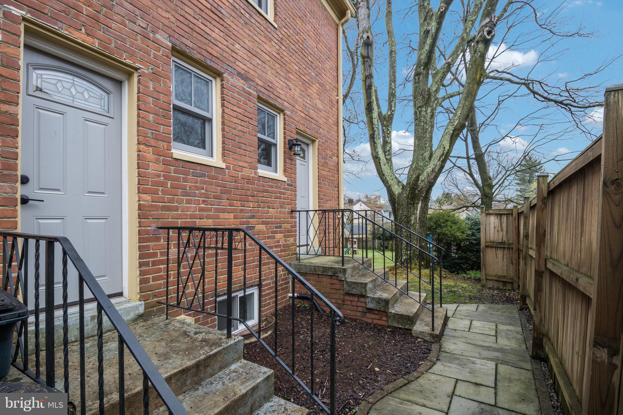9510 Evergreen Street Silver Spring, MD 20901 - Photo 34 of 40 Side entrance.