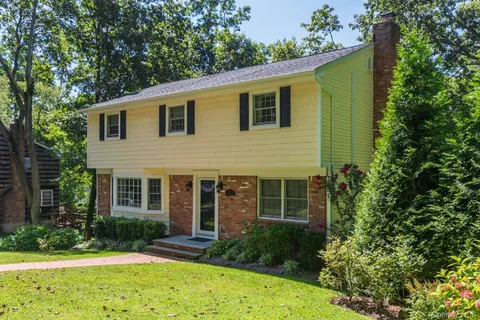 $1,100,000 | 33 Northwood Circle, Huntington, NY 11743