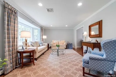 $1,100,000 | 33 Northwood Circle, Huntington, NY 11743