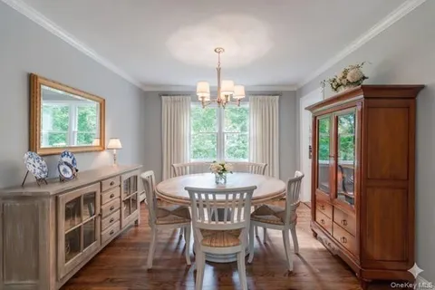 $1,100,000 | 33 Northwood Circle, Huntington, NY 11743