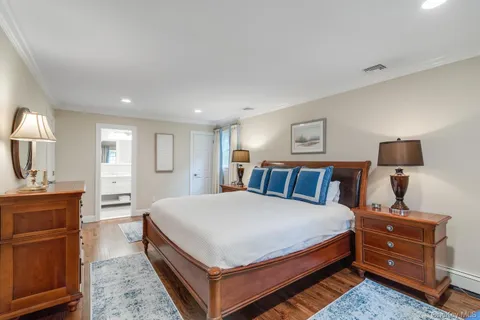 $1,100,000 | 33 Northwood Circle, Huntington, NY 11743