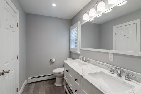 $1,100,000 | 33 Northwood Circle, Huntington, NY 11743