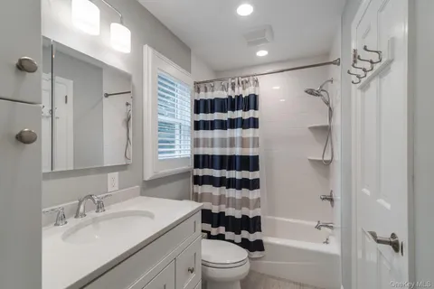 $1,100,000 | 33 Northwood Circle, Huntington, NY 11743