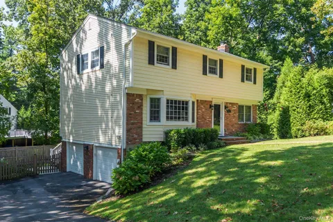 $1,100,000 | 33 Northwood Circle, Huntington, NY 11743