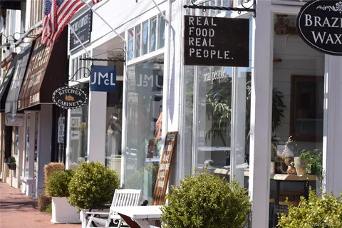 $1,100,000 | 33 Northwood Circle, Huntington, NY 11743