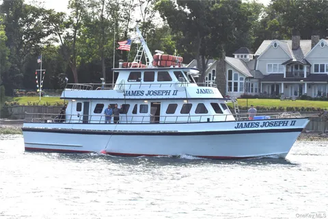 $1,100,000 | 33 Northwood Circle, Huntington, NY 11743