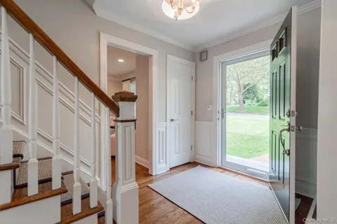 $1,100,000 | 33 Northwood Circle, Huntington, NY 11743