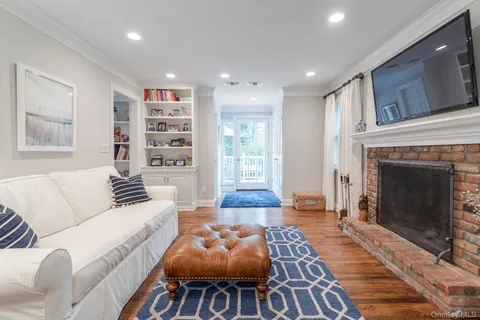 $1,100,000 | 33 Northwood Circle, Huntington, NY 11743