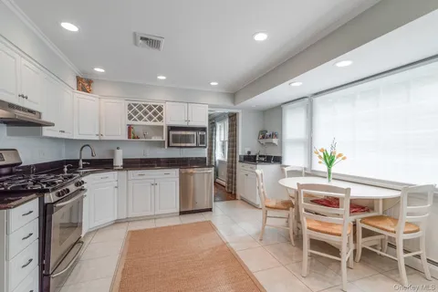 $1,100,000 | 33 Northwood Circle, Huntington, NY 11743