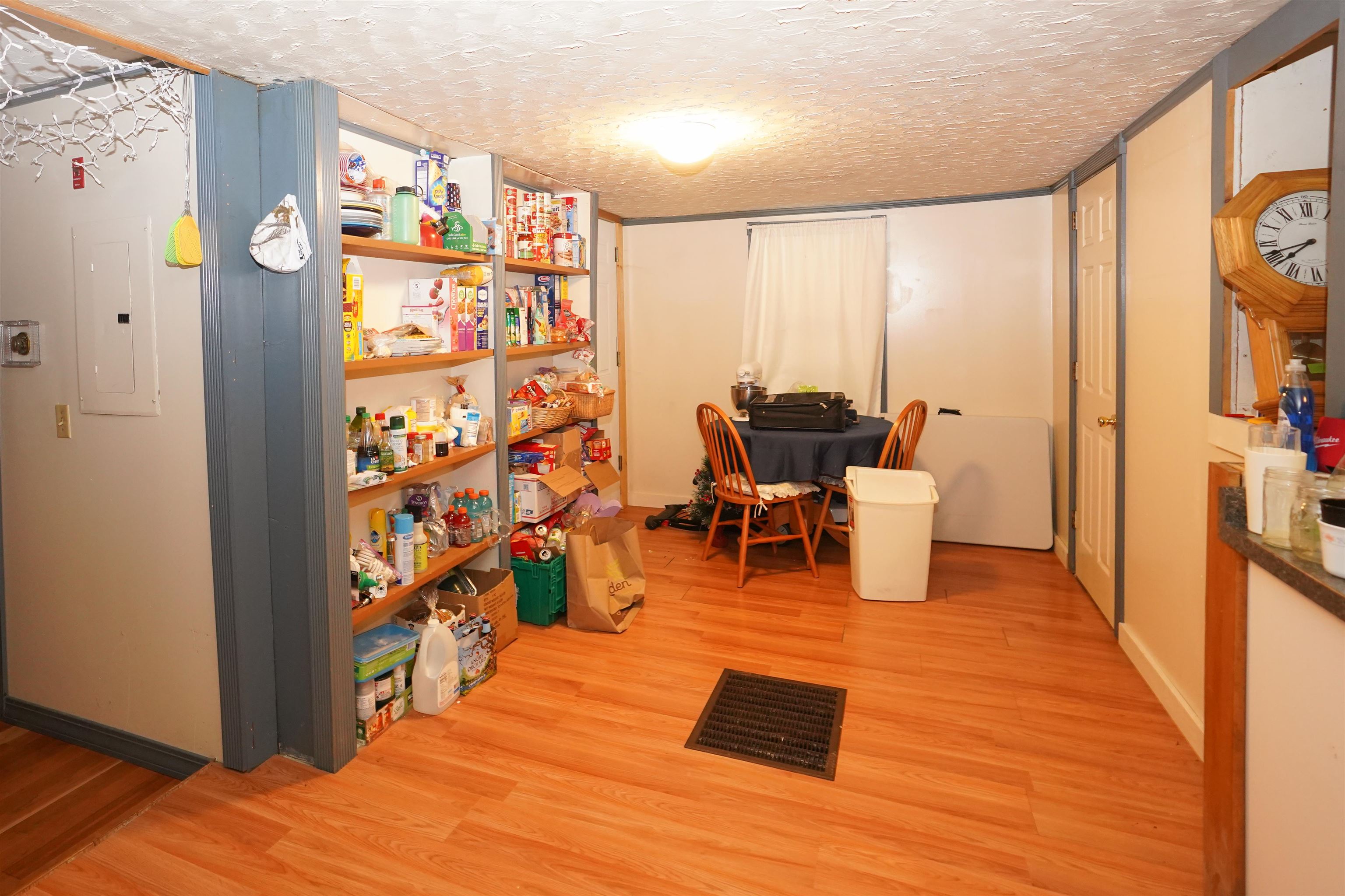 77 Railroad Street Johnson, VT 05656 - Photo 4 of 31