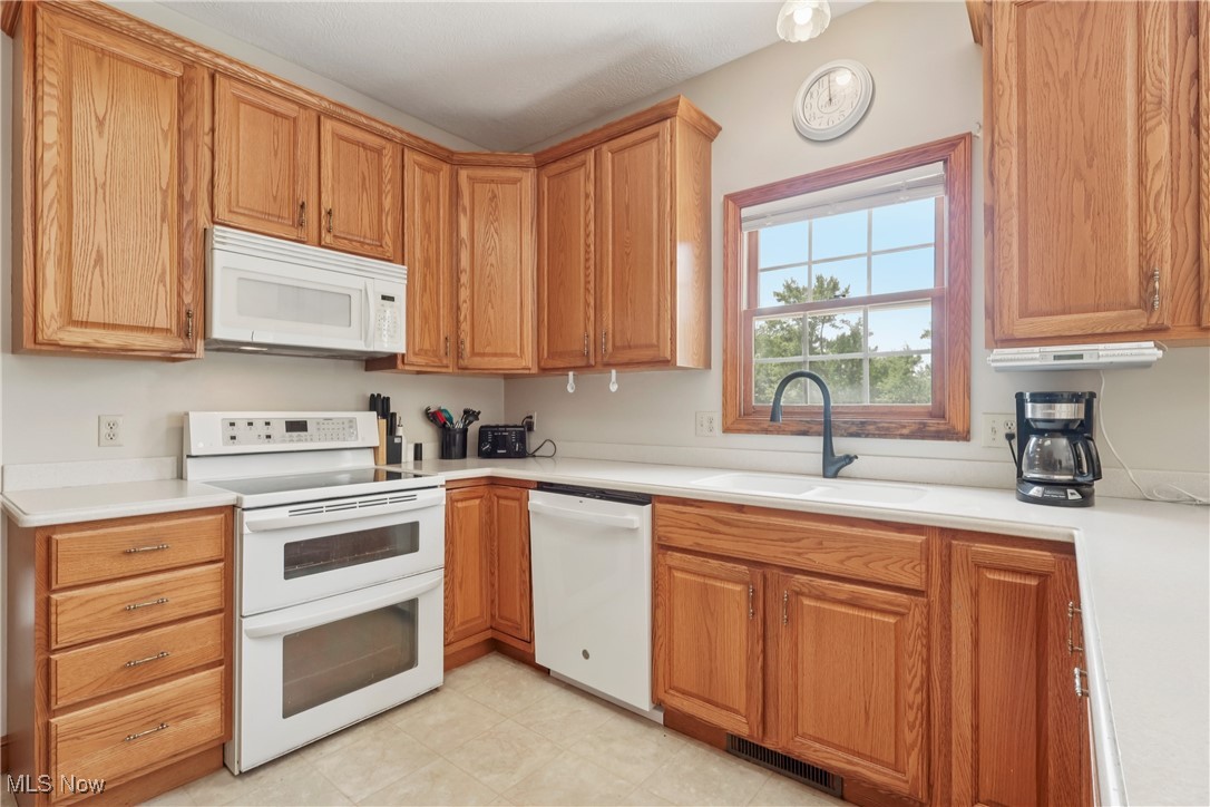 9900 Homestead Road Wadsworth, OH 44281 - Photo 8 of 46 Gallery Image 8