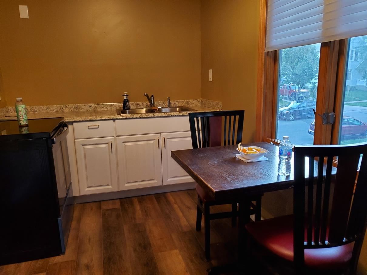 930 Emerald Street, Unit 2B Madison, WI 53715 - Photo 2 of 23