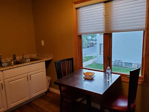 $1,350 | 930 Emerald Street, Unit 2B, Madison, WI 53715