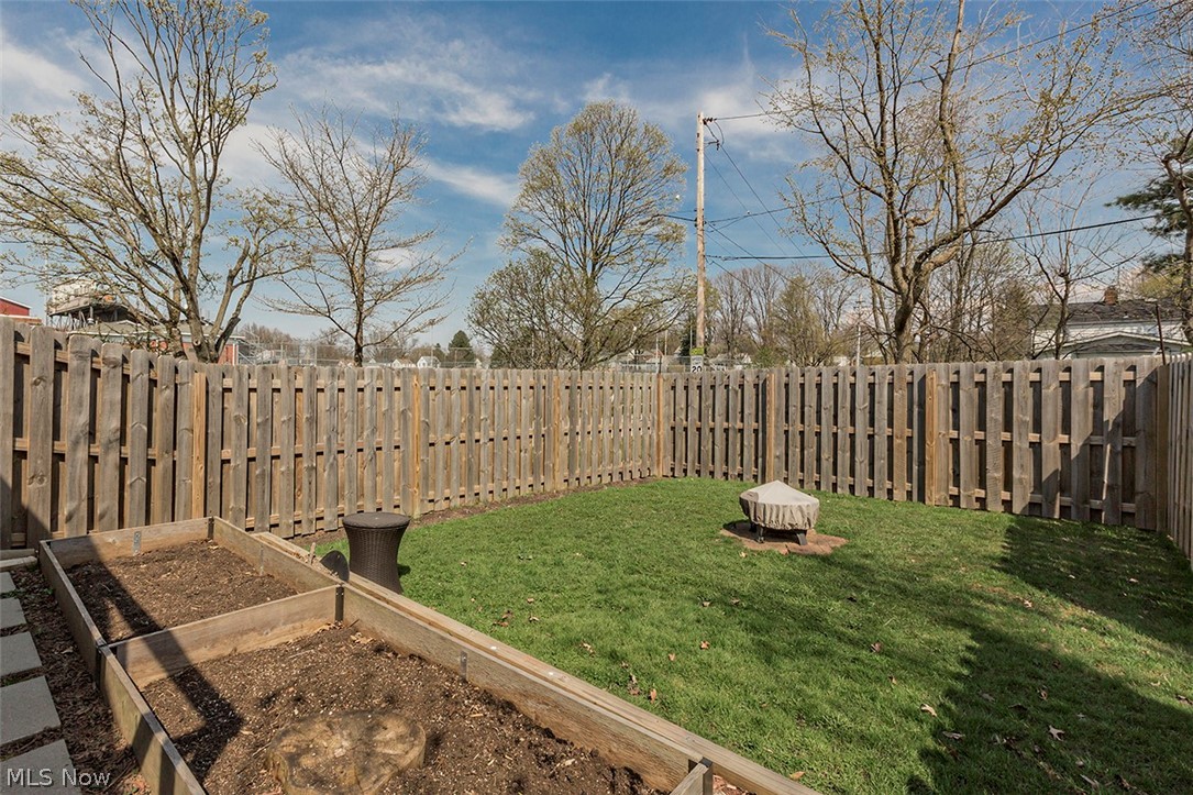 1427 Evanston Road Cleveland, OH 44124 - Photo 7 of 30