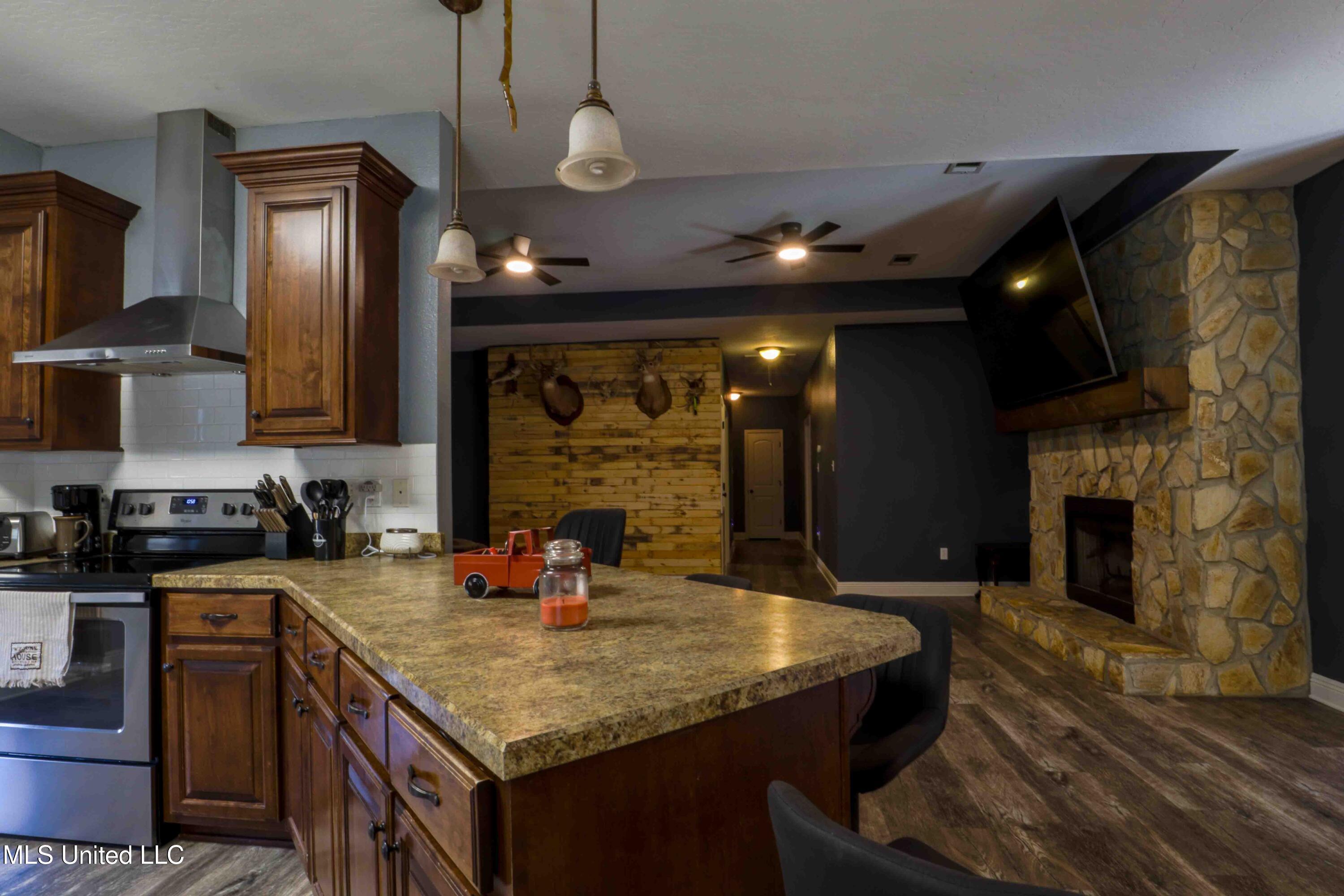 140 Cades Ridge Neely, MS 39461 - Photo 18 of 33 Kitchen/Living View