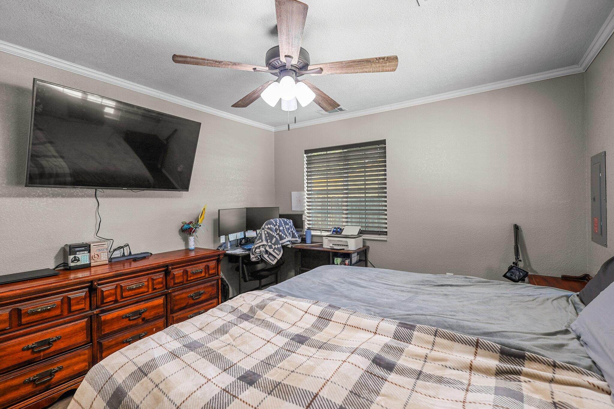 19885 Loop Street Anderson, CA 96007 - Photo 11 of 30 Bedroom 1