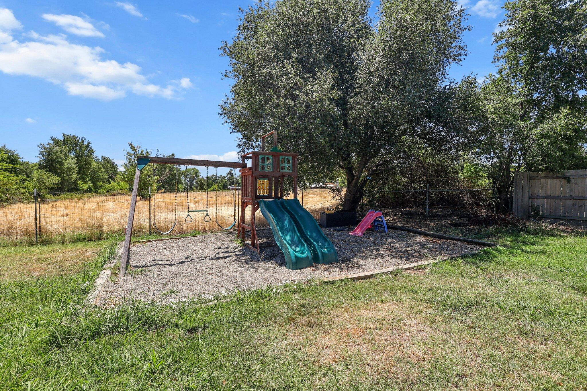 19885 Loop Street Anderson, CA 96007 - Photo 20 of 30 20-web-or-mls-8Q0A4584 (1)